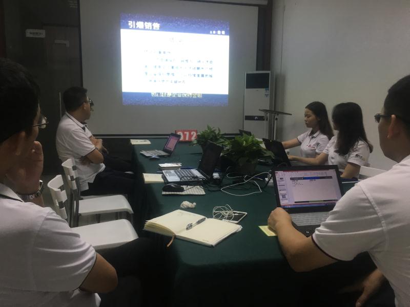 72期瓜瓜早課堂-你以為在火車上賣盒飯很簡單? 72期瓜瓜早課堂-你以為在火車上賣盒飯很簡單?